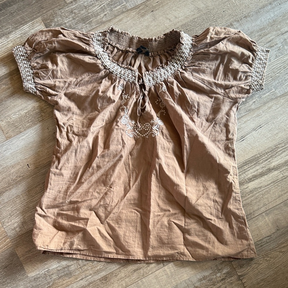 Guess Pink-Tan Smocked Neck Short Sleeve Blouse size M